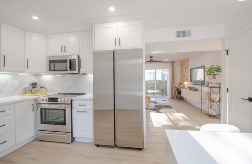 Lake Forest Condo | Luxe Mid Century Modern 2/BED *HIGHLY UPGRADED*