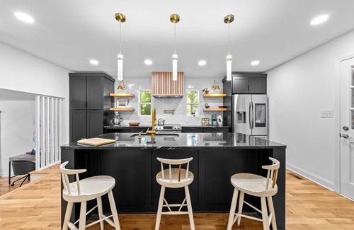 Northeast Raleigh House | Luxe MidCentury 3BR Home - SpaBath, WineBar, Chef’s Kitchen, KingBed, FencedYard