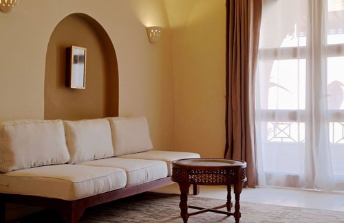 Luxor House | Luxe Middle Floor Suite at Malkata House: Pool & Views