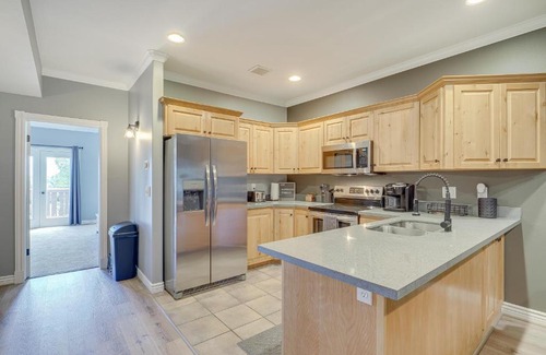 Midway Apartment | Luxe Midway Condo with Golf Course and Mountain Views!