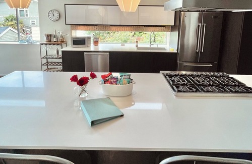 West Queen Anne House | Luxe Mod City Home +VIEWS!+Hot Tub+Parking+AC+Parking