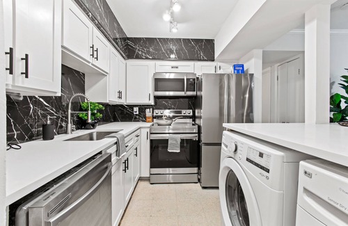 Oak Lawn Condo | Luxe + Modern Dallas Condo: 2 Mi to Highland Park!