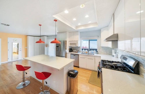 Dublin House | Luxe Modern Getaway in The East Bay!