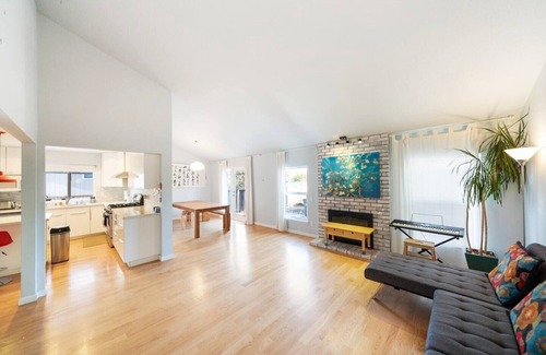 Dublin House | Luxe Modern Getaway in The East Bay!