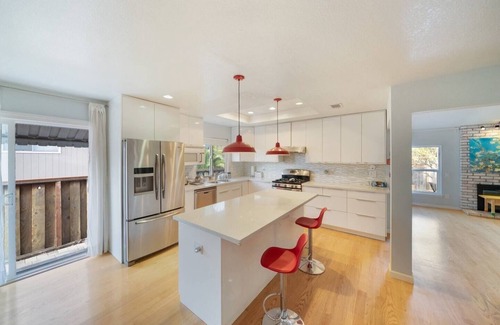 Dublin House | Luxe Modern Getaway in The East Bay!