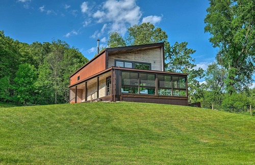 Salem House | Luxe + Modern Home: 30 Mi to Saratoga Springs!