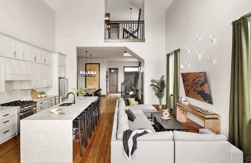 Faubourg Lafayette Hotel | Luxe Modern Home | Heated Pool & Spa