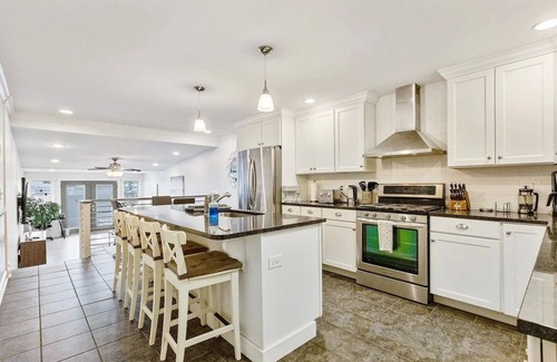 Forty Acres House | Luxe Modern Townhome Near Downtown Wilmington!