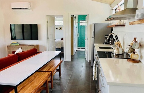 Dripping Springs Cabin | Luxe Modern Treehouse w Heated Pool & Firepit