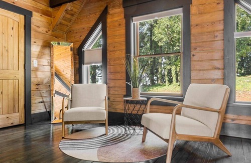Greenville - Spartanburg Cabin | Luxe Mountain getaway only 15 minutes from the city!