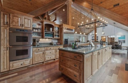 Incline Village House | Luxe Mountain Retreat - Hot Tub, Theater+nn