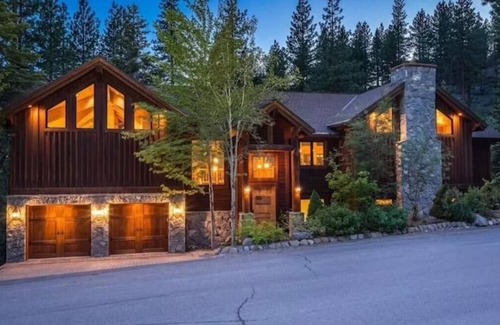 Incline Village House | Luxe Mountain Retreat - Hot Tub, Theater+nn