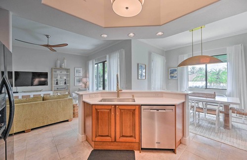 Royal Harbor Condo | Luxe Naples Bay Resort Condo: Near Fifth Ave!