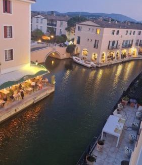 Port Grimaud Apartment | Luxe - New - Centre - 100m2 - Full clim - 3BDR - 3BTHR - 3WC - pkg