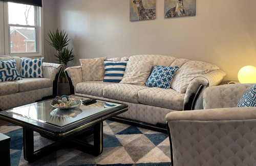 Dearborn House | ★ LUXE ★ | New + Modern home near The Henry Ford