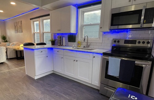 Dearborn House | ★ LUXE ★ | New + Modern home near The Henry Ford