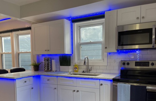Dearborn House | ★ LUXE ★ | New + Modern home near The Henry Ford