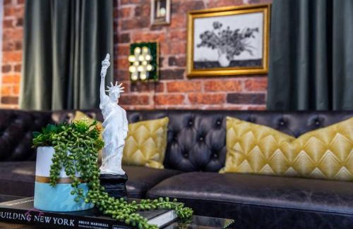 Jasper Place Apartment | Luxe New York Style Bsmt Suite, Near DT & WEM, King Bed, WiFi