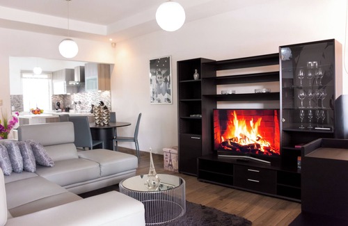 Heredia House | Luxe Oasis w/Pool/2br/parking & Sports Courts