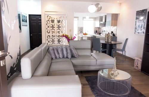 Heredia House | Luxe Oasis w/Pool/2br/parking & Sports Courts