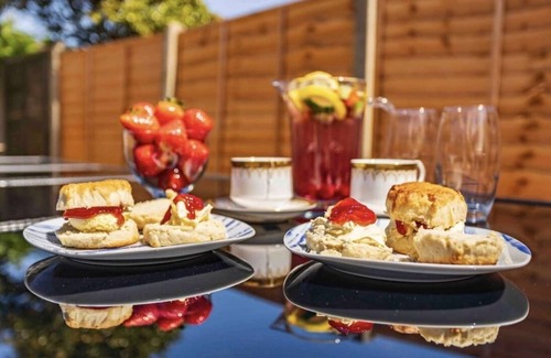 New Forest District Ski Chalet | Luxe Ocean +playroom +Seascape/sleeps 12