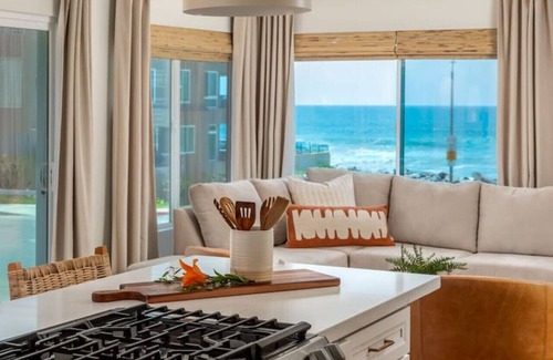 Oceanside House | LUXE OceanView Estate| Sleeps 22| FirePits| 3 Spas