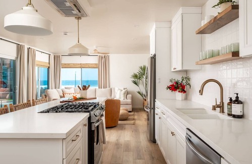 Oceanside House | LUXE OceanView Estate| Sleeps 22| FirePits| 3 Spas