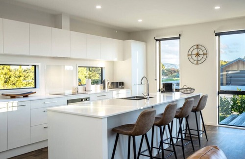 Martinborough Apartment | Luxe On Burgundy, Martinborough