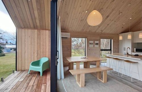 Te Anau House | Luxe on the Lake Front