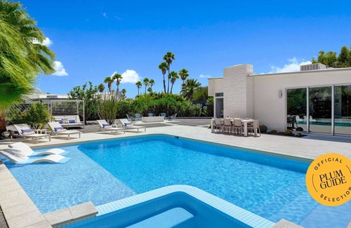Racquet Club Estates House | Luxe Palm Springs Oasis w/Pool + Mountain Views