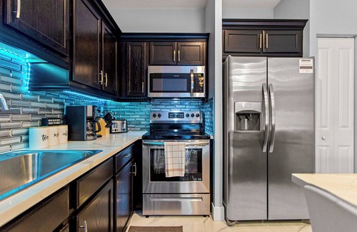 Homestead House | Luxe Patio/Heated Pool/Outdoor Kitchen/Games Room/Everglades/Keys