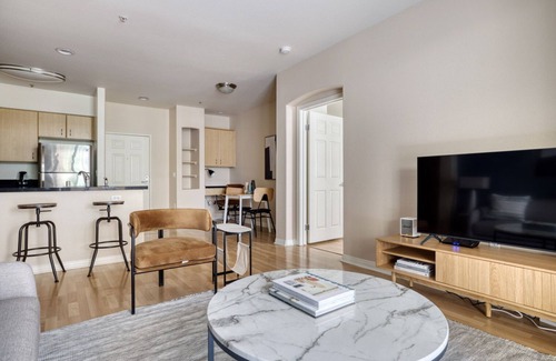 Playa Del Rey Apartment | Luxe Playa Del Rey 2BR w/Pool, Spa & Gym, nr Playa Beach, by Blueground