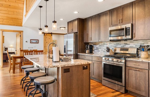 Pisgah Forest House | Luxe Pond-Front Cabin w/Fire Pit + Biltmore Pass | Pet-Friendly Escape