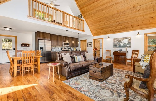Pisgah Forest House | Luxe Pond-Front Cabin w/Fire Pit + Biltmore Pass | Pet-Friendly Escape