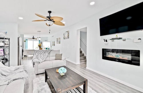 Hancocks Bridge House | Luxe Private Beachfront Retreat on Delaware River!