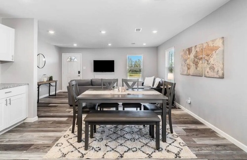 Cedar Crest House | Luxe Private Dallas Getaway Minutes from Downtown!
