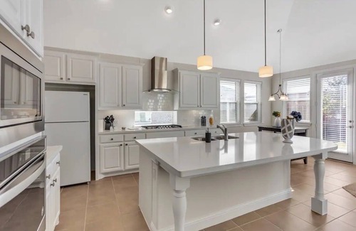 Valley Ranch House | Luxe Private Getaway in the Heart of Las Colinas!