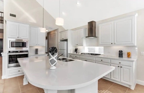 Valley Ranch House | Luxe Private Getaway in the Heart of Las Colinas!