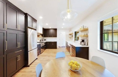 Grass Valley House | Luxe Private Lakefront Getaway with Hot Tub!