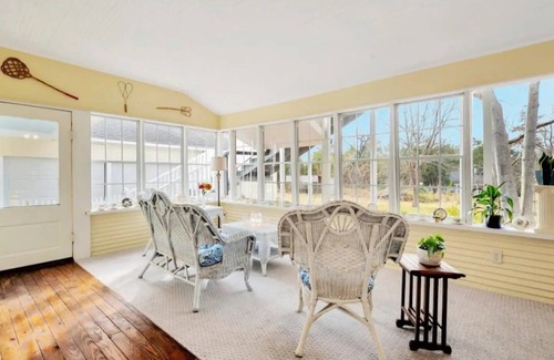 Hemphill House | Luxe Private Room in Historic Hemphill Getaway!