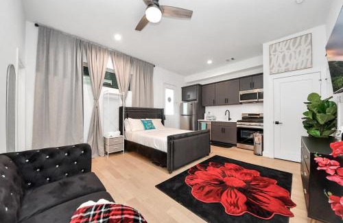 East Downtown Houston Apartment | Luxe Private Studio