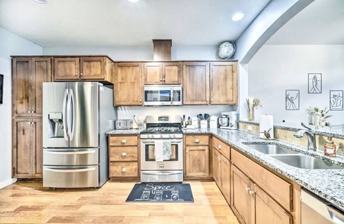 Vancouver House | Luxe Private Vancouver Getaway Near DT & Portland!