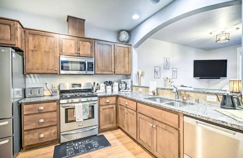 Vancouver House | Luxe Private Vancouver Getaway Near DT & Portland!