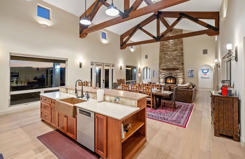 Paso Robles House | Luxe Private Vineyard Estate on 10 acres of Vineyards w/Amazing Views, off 46W!
