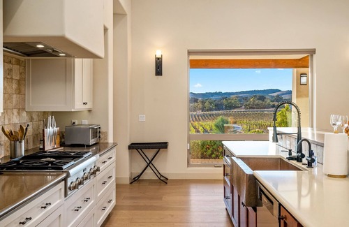 Paso Robles House | Luxe Private Vineyard Estate on 10 acres of Vineyards w/Amazing Views, off 46W!