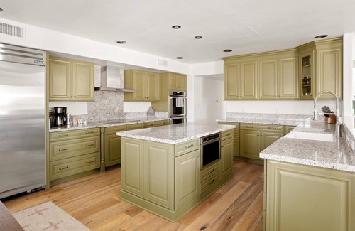 Paradise View Estates House | Luxe PV Retreat - Pickleball - Heated Pool - Sauna