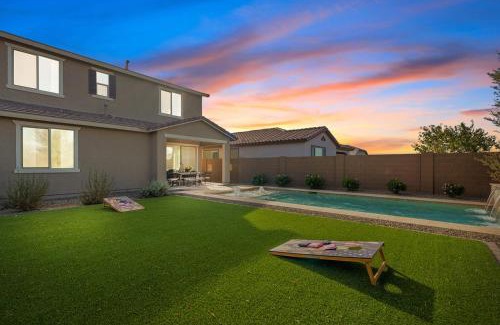 San Tan Valley House | Luxe Queen Creek Home with Pool, Yard, Work Station