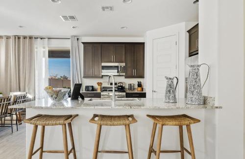 San Tan Valley House | Luxe Queen Creek Home with Pool, Yard, Work Station