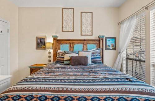 North University Apartment | Luxe Ranch Home 2BR2BA on UT, Perfect for Formula 1 & Football