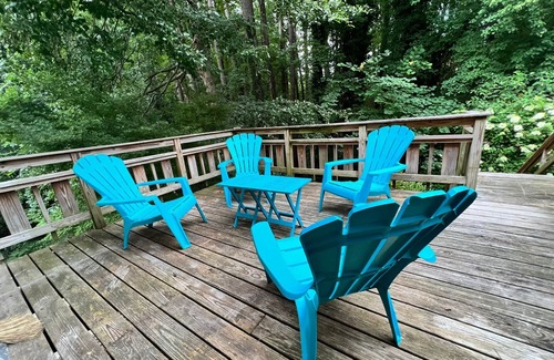 Lilburn House | Luxe relaxing 2 bedroom townhouse with parking